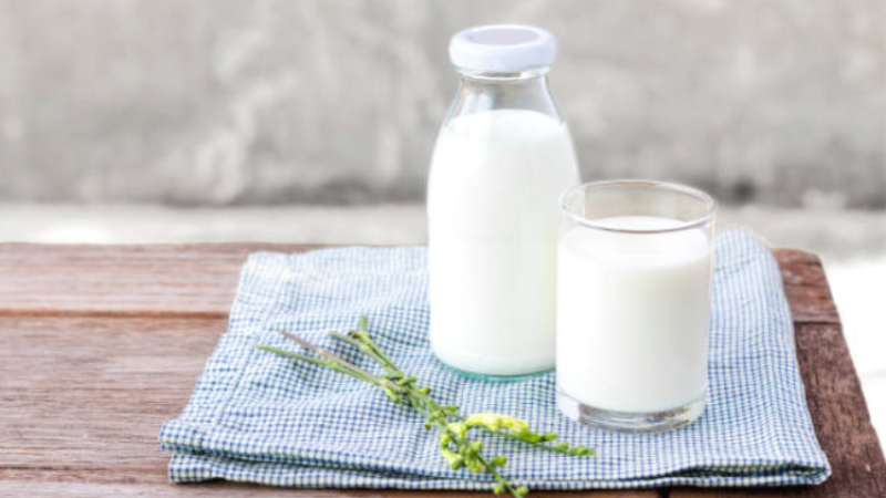 Sữa thanh trùng là sữa tươi được xử lý bằng phương pháp gia nhiệt ở mức nhiệt thấp