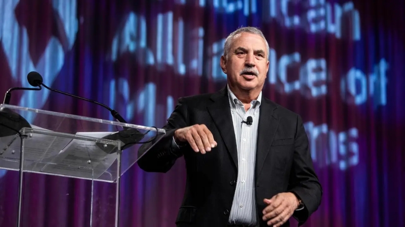 Đôi nét về tác giả Thomas L. Friedman.