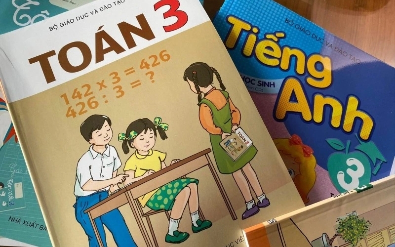 Sách giáo khoa được biên soạn dựa trên chương trình giáo dục quốc gia