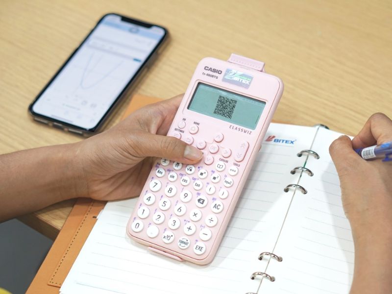 Casio FX-880BTG sở hữu tính năng độc quyền MathBox