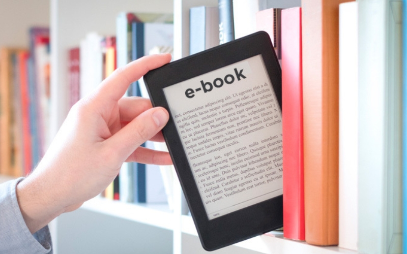 Ebook giúp tiết kiệm chi phí, tiếp cận nhanh chóng và thuận tiện nhiều sách, kể cả ngoại văn