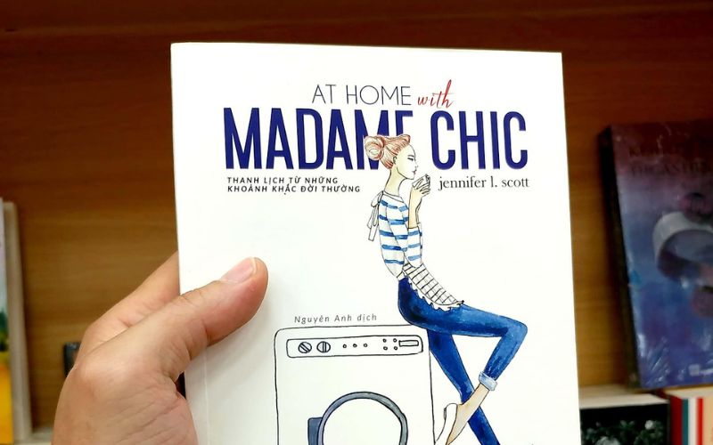 At Home with Madame Chic là cẩm nang sống về sự thanh lịch cho người phụ nữ