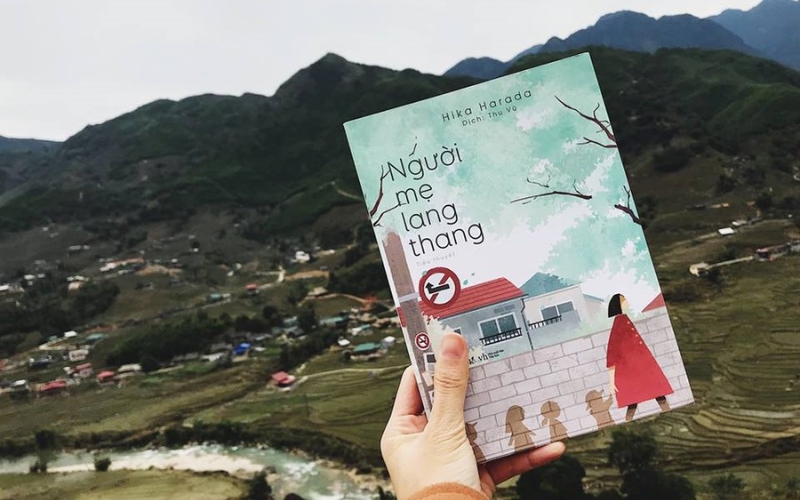 Sách cho rằng tình mẫu tử không chỉ từ huyết thống mà còn từ yêu thương