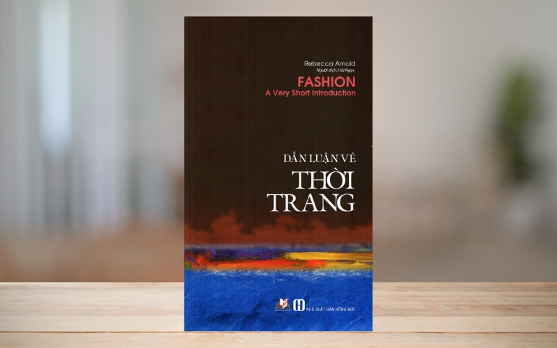 Dẫn luận về thời trang là sách nhập môn súc tích, cung cấp kiến thức hệ thống về lịch sử và bản chất ngành thời trang
