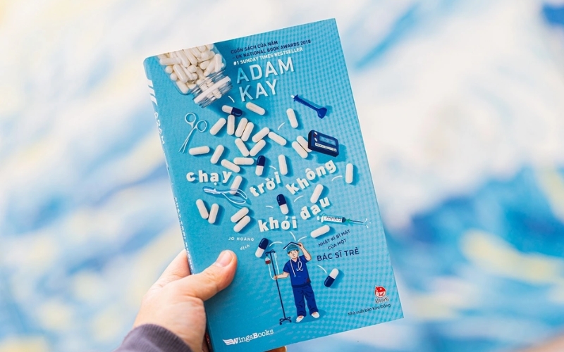 Cuốn sách dựa trên nhật ký thật của Adam Kay, kể về ca trực dài và áp lực không tưởng của nghề y