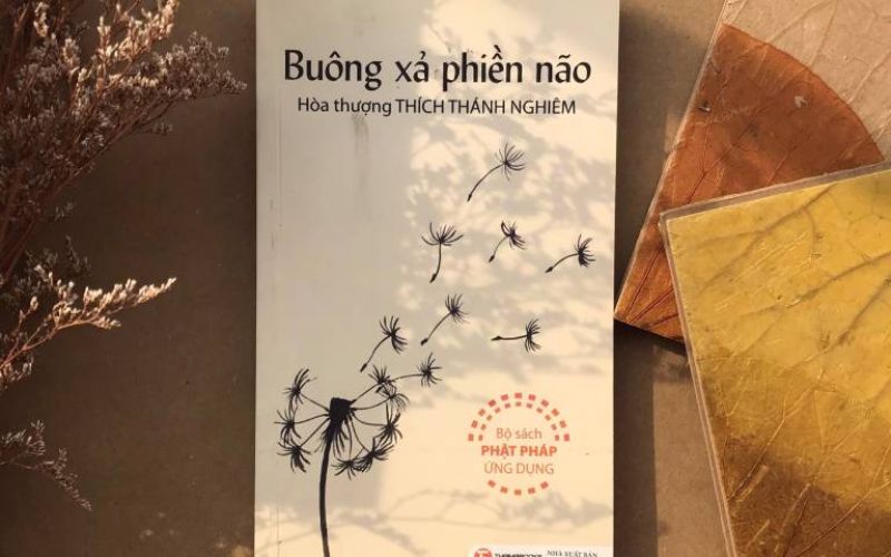 Cần tham khảo tóm tắt và đánh giá từ cộng đồng trước khi chọn mua sách