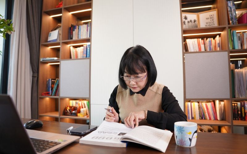 Ưu tiên chọn sách cho người lớn tuổi có nội dung ý nghĩa, gần gũi và tích cực