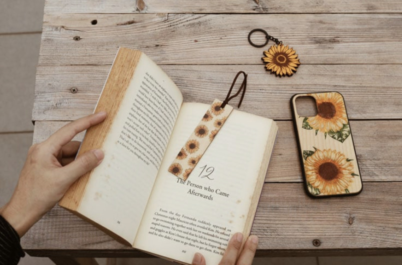 Đọc thử vài trang sách trước khi chọn mua