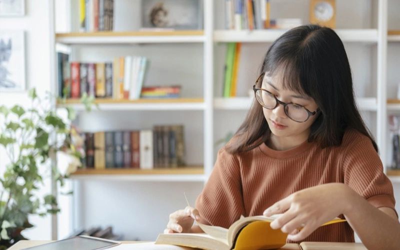 Sinh viên nên đọc sách để rèn luyện tư duy phản biện, học cách nhìn nhận vấn đề