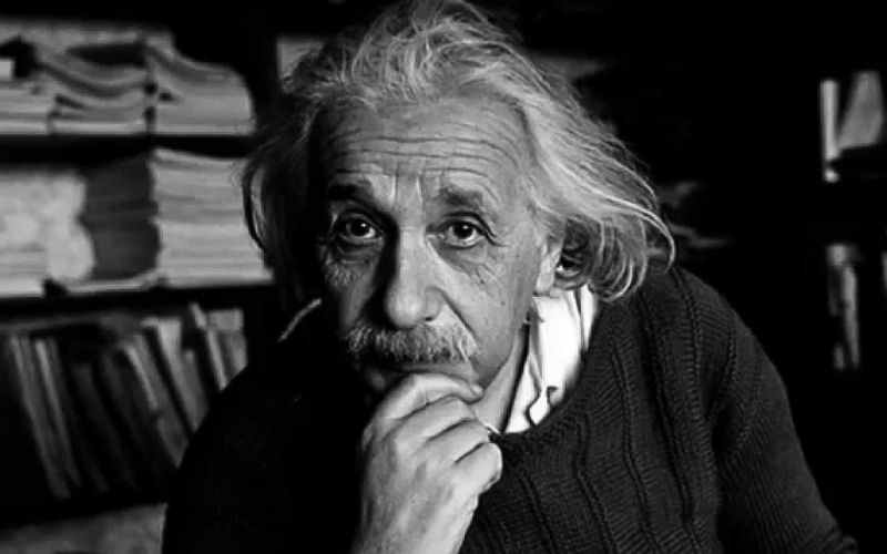 Albert Einstein là một nhà vật lý thiên tài