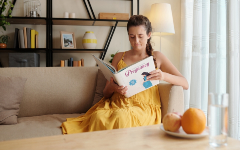 Bạn nên ưu tiên những cuốn sách được viết bởi các chuyên gia trong ngành như đạo diễn