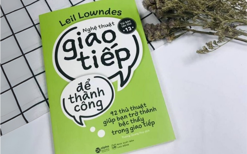 Nghệ thuật giao tiếp để thành công mang đến 92 thủ thuật thực tế, giúp bạn tự tin ứng xử và tỏa sáng trong xã hội