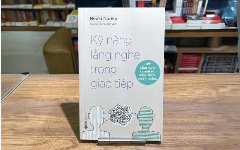 Kỹ năng lắng nghe trong giao tiếp giúp bạn thấu hiểu, đồng cảm và xây dựng mối quan hệ sâu sắc, đáng tin cậy