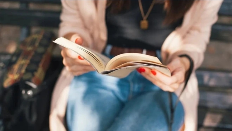 Bạn nên chọn một cuốn sách mà bạn cảm thấy phù hợp nhất