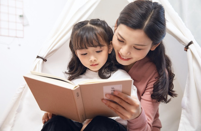 Đọc sách và áp dụng vào thực tế để hiểu trẻ hơn
