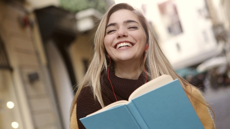 Tiêu chí chọn sách truyền cảm hứng: Lựa chọn tác giả và văn phong yêu thích