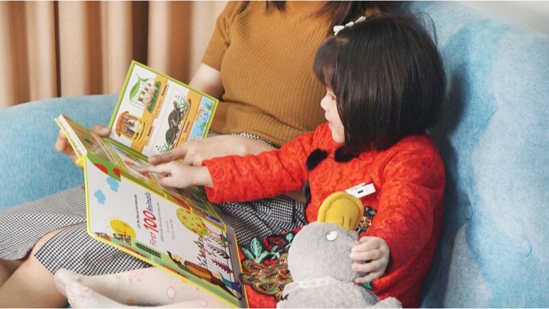 Cha mẹ và con cùng khám phá sách, chia sẻ niềm vui và bất ngờ trong từng trang