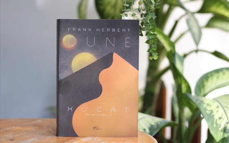 Bạn nên đầu tư sách in đối với tác phẩm có giá trị sưu tầm cao như Xứ Cát