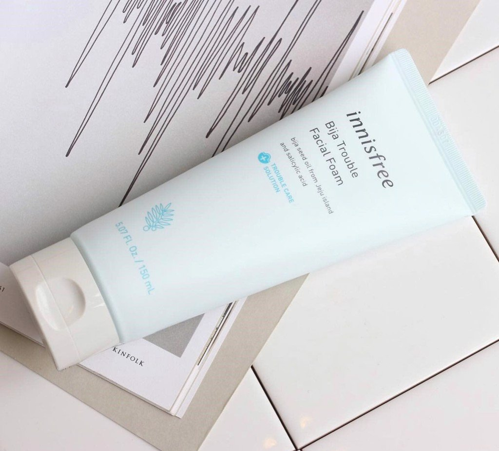 Sữa rửa mặt dành cho da mụn Innisfree Bija Trouble Facial Foam
