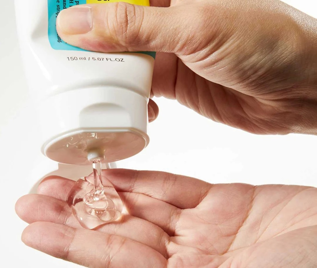 Sữa rửa mặt dạng gel thích hợp với làn da mụn