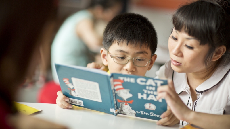 Chọn sách tiếng Anh cho bé mới bắt đầu