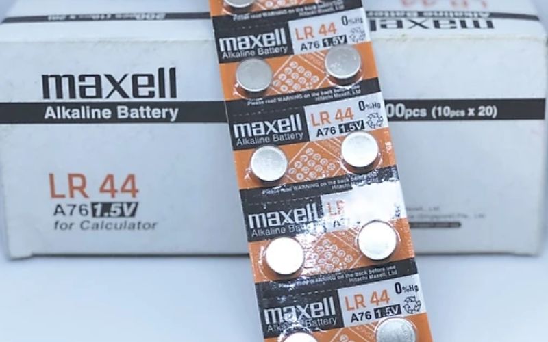 Pin cúc áo LR44 là loại thông dụng của máy tính bỏ túi