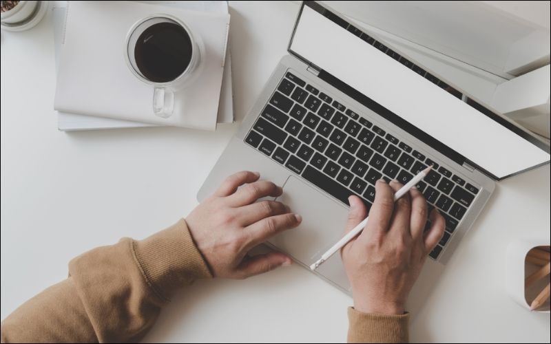 Bạn có thể tra cứu trên các diễn đàn công nghệ để tìm được tựa sách phù hợp