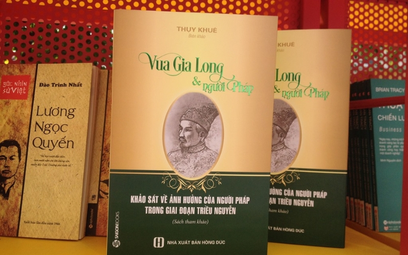 Bìa sách Vua Gia Long và người Pháp