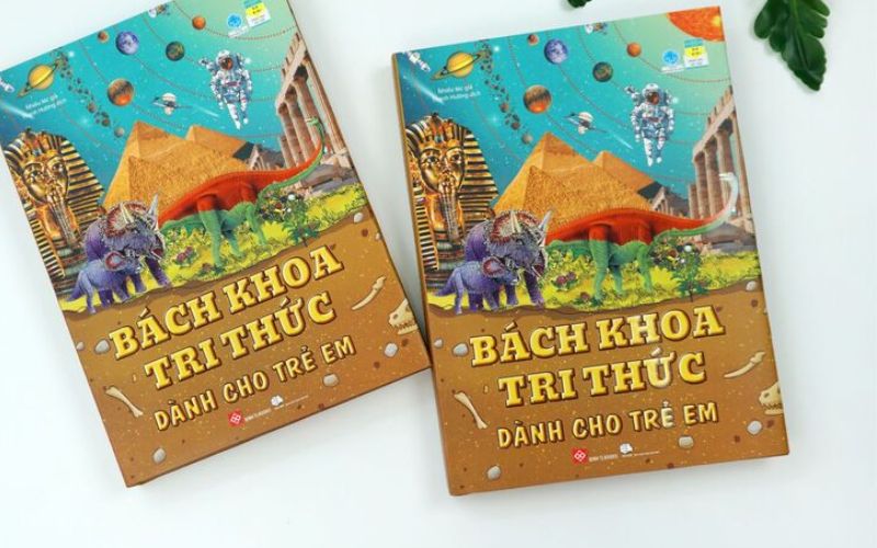 Cha mẹ nên đầu tư mua sách Bách khoa tri thức cho trẻ em tặng bé