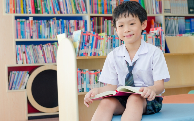 Cần chọn sách phù hợp với lứa tuổi và khơi gợi hứng thú cho bé