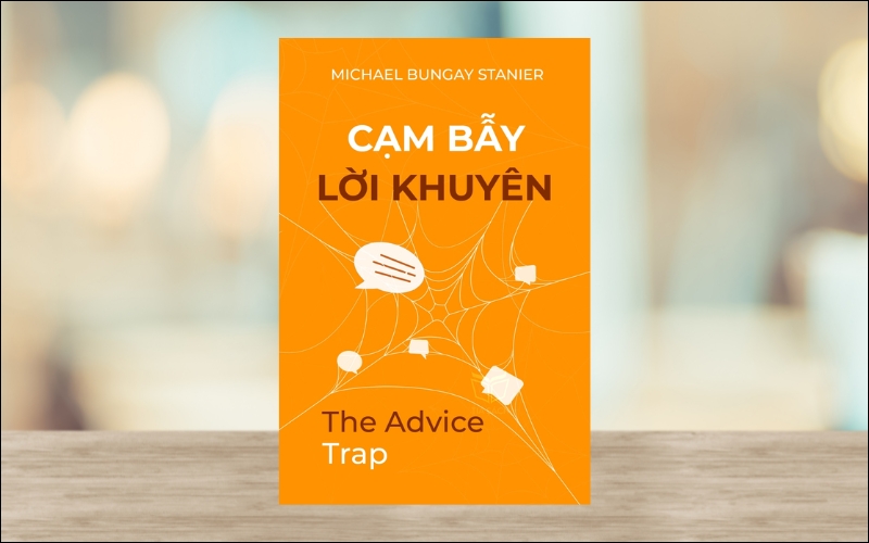 Cuốn sách giúp nhà quản lý học cách lắng nghe đặt câu hỏi và tránh thói quen cho lời khuyên vội vã