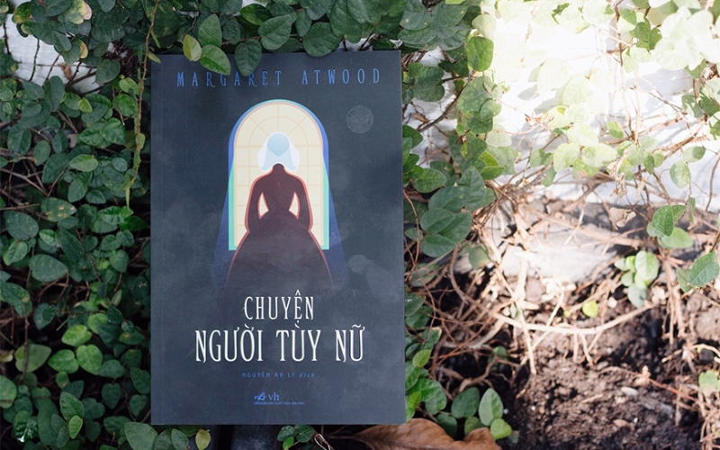 Cuốn tiểu thuyết này cảnh báo về một xã hội cực đoan, tước đoạt quyền tự do của phụ nữ