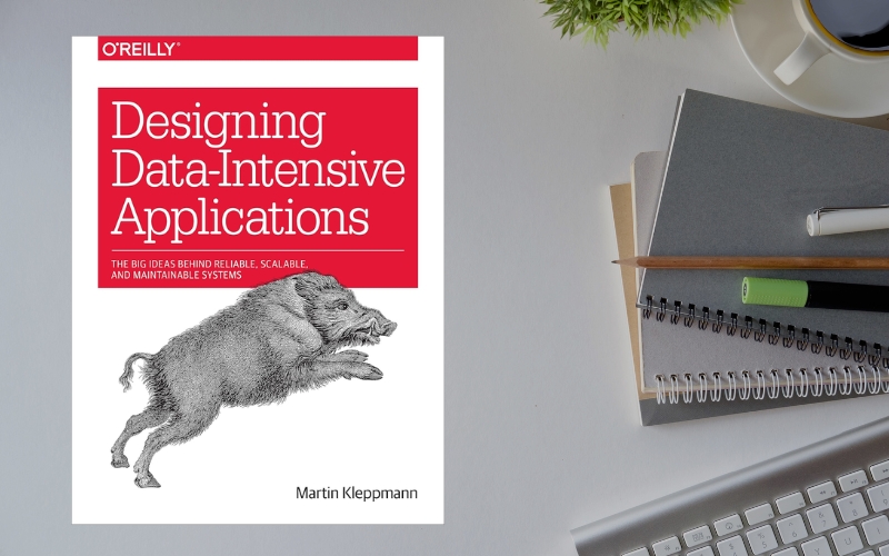 Sách hướng dẫn xây dựng hệ thống dữ liệu lớn, giải thích rõ độ tin cậy và các nguyên tắc thiết kế hiện đại