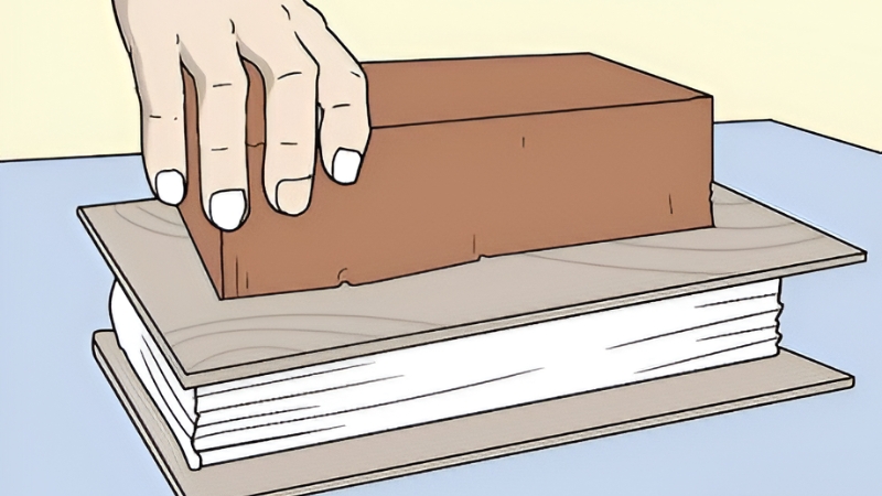 Phương pháp 1: Ép phẳng bằng vật nặng