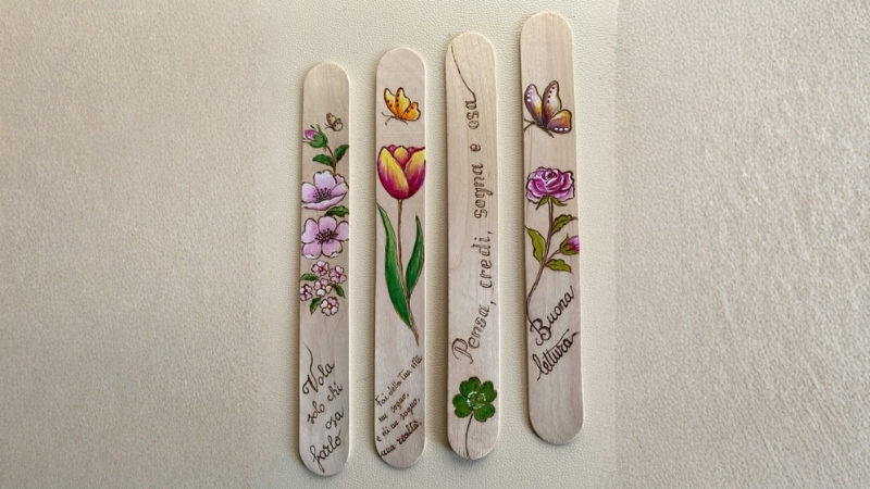 Tái chế que đè lưỡi thành bookmark mộc mạc