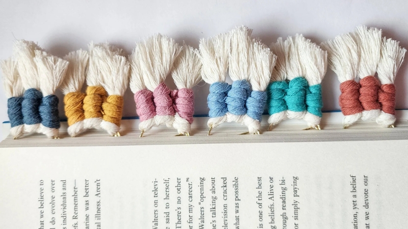 Bookmark tua rua từ len ấm áp và cổ điển