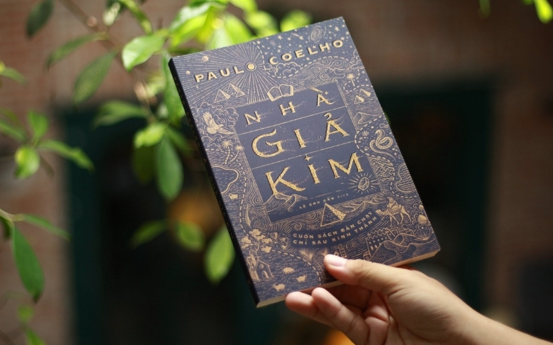 Có thể tặng sách Nhà Giả Kim cho bạn bè, người thân,...