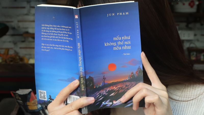 Cuốn sách được cấu trúc như một dòng hồi ức rời rạc