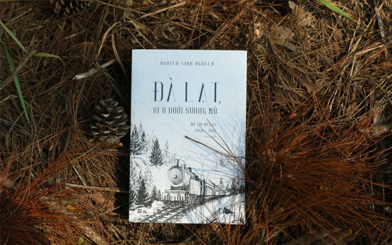 Đà Lạt bên dưới sương mù đều được viết với văn phong mềm mại, giàu chất văn chứ không hề khô kha