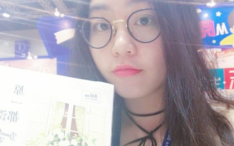 Thánh Yêu là tác giả nổi tiếng của truyện ngôn tình Trung Quốc