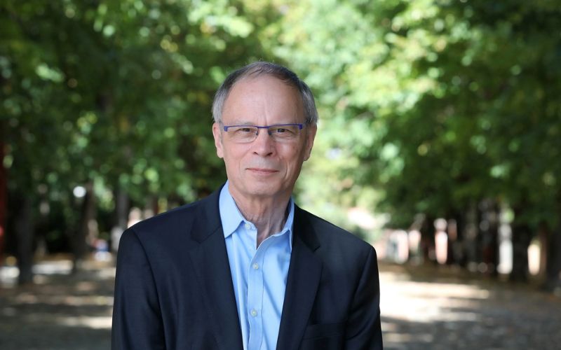 Jean Tirole là nhà kinh tế học nổi tiếng toàn cầu