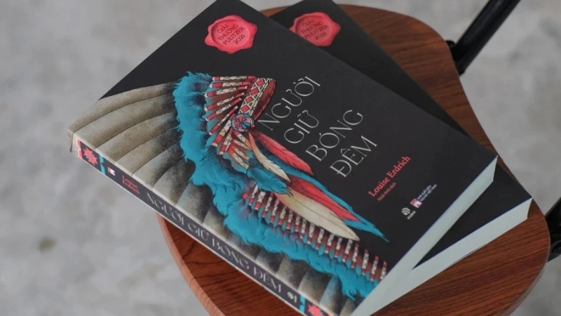 Erdrich cho thấy việc rời khỏi cộng đồng không chỉ là thay đổi không gian sống