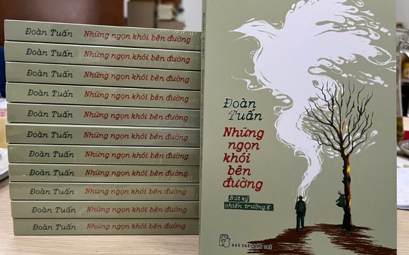 Hình ảnh “những ngọn khói” trên chiến trường K được lặp lại nhiều trong tác phẩm