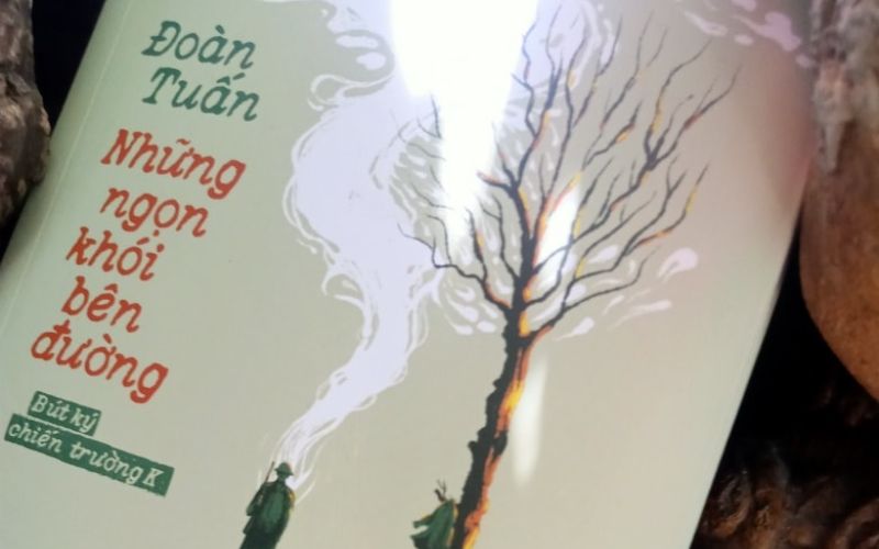 Sách miêu tả sự hy sinh của người lính bằng giọng văn bình thản đến nghẹn ngào