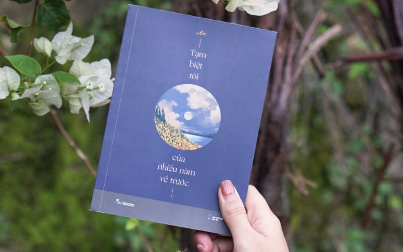 Bìa sách tản văn Tạm biệt tôi của nhiều năm về trước