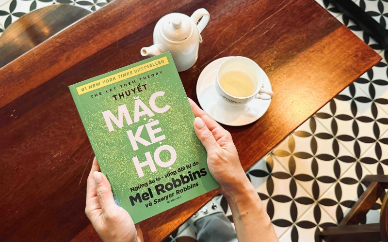 Cuốn sách giúp bạn buông bỏ chấp niệm kiểm soát người khác, quay về với sự bình yên trong nội tâm