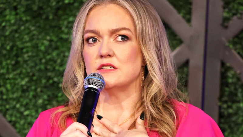 Colleen Hoover sinh năm 1979 tại Mỹ