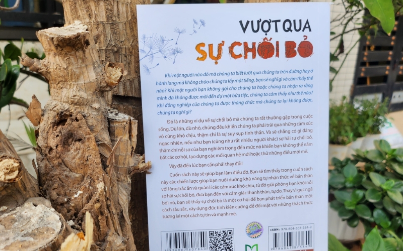 Tác phẩm đi thẳng vào một vết thương cụ thể và hướng dẫn cách tự chuyển hóa từ bên trong