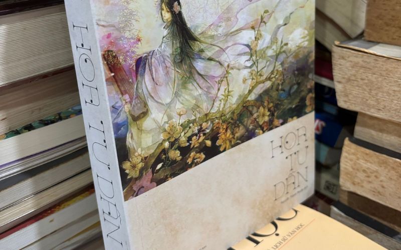 Ngoảnh lại hóa tro tàn là tác phẩm có phần u ám, bi quan