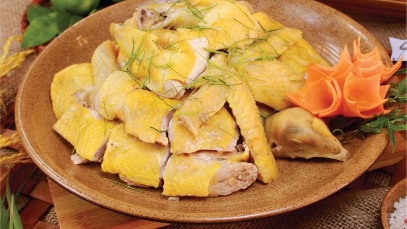 Món gà hấp lá chanh da vàng óng ngọt thịt cho thực đơn Tết ít dầu mỡ